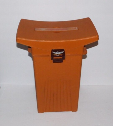 NEAT VINTAGE FENWICK WOODSTREAM #9050 FISHING TACKLE BOX SEAT COOLER