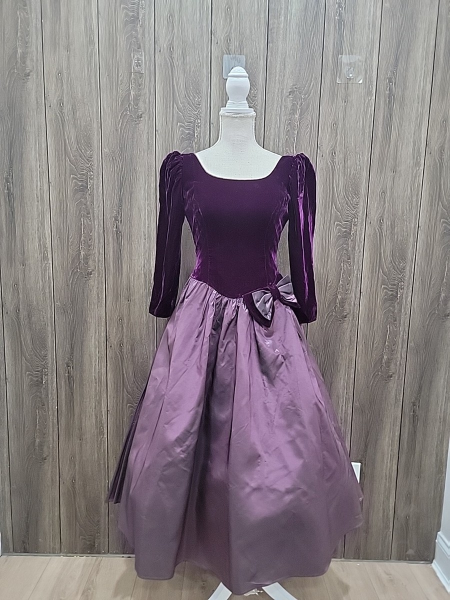 VTG'80s Unbranded Prom Formal Dress Black Velvet / Iredesent Taffeta Skirt VTG'80s Unbranded Prom Formal Dress Black Velvet / Iredesent Taffeta Skirt