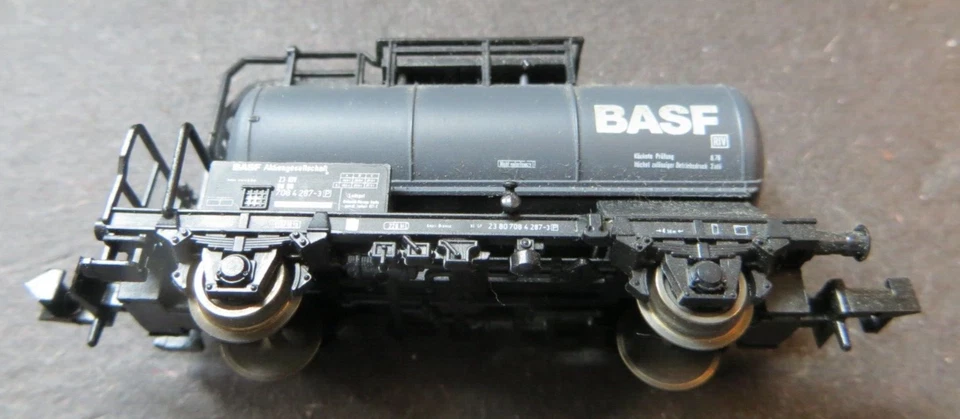 Aus Roco N 24010 Kesselwagen-Set: 1 Kesselwagen BASF