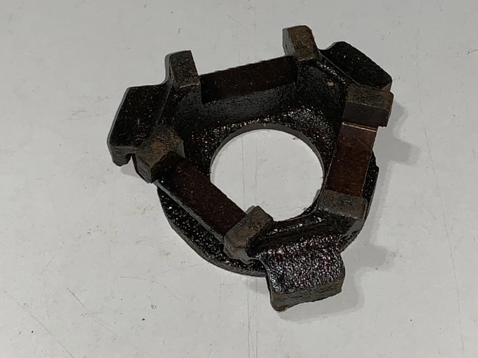 1935 - 1938 PONTIAC CLUTCH RELEASE THROWOUT BEARING PLATE NOS-R 497087 - Imagem 3 de 4