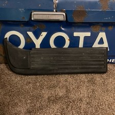 1989-1995 Toyota Pickup Rear Bumper Plastic Step Pad Trim Oem 89-95 Left Driver 1989-1995 Toyota Pickup Rear Bumper Plastic Step Pad Trim Oem 89-95 Left Driver