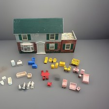 Vtg Marx 1950  s Tin Litho 2-Story Colonial Style Dollhouse W/Assorted Furniture