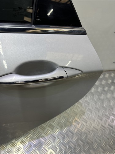 GENUINE 2016 HYUNDAI I40 REAR LEFT PASSENGER SIDE COMPLETED DOOR IN N3S SILVER - Picture 4 of 11