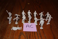 Full Mold Shot of 16 Marx Light Gray German Army Soldiers Tank AC - MPC