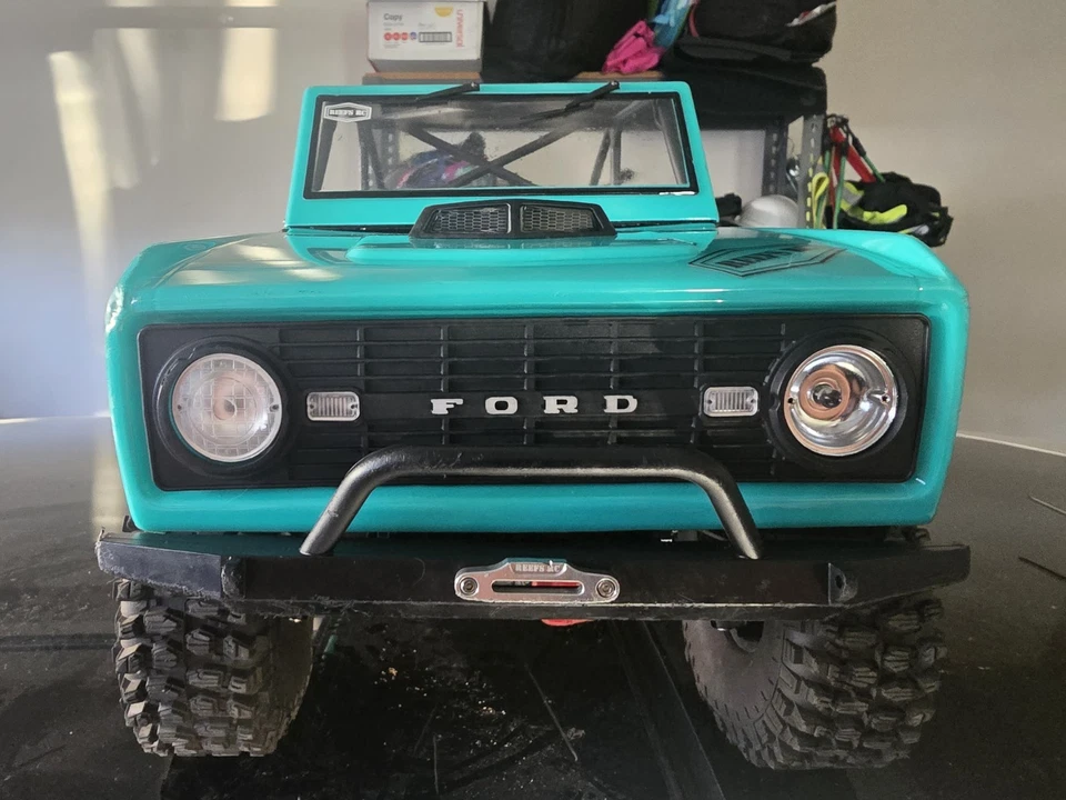 REEFS RC's  Personal Axial SCX10 III "Early Ford Bronco" RTR 1/10 (Teal) - Image 3 of 4
