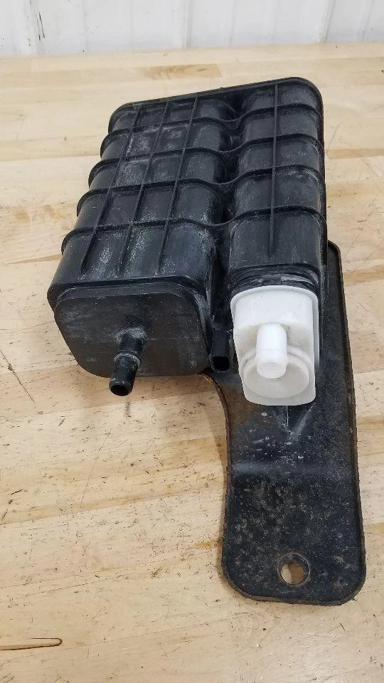 Bote de vapor de combustible Jeep JK Wrangler Evap P04891781AB 2007 2008 2009 2010 35402 Foto 4 de 4