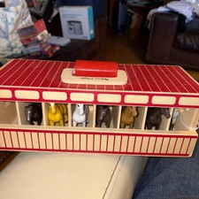 Melissa  Doug Take Along Show Horse Stable Play Set 7 Horses W/Barn