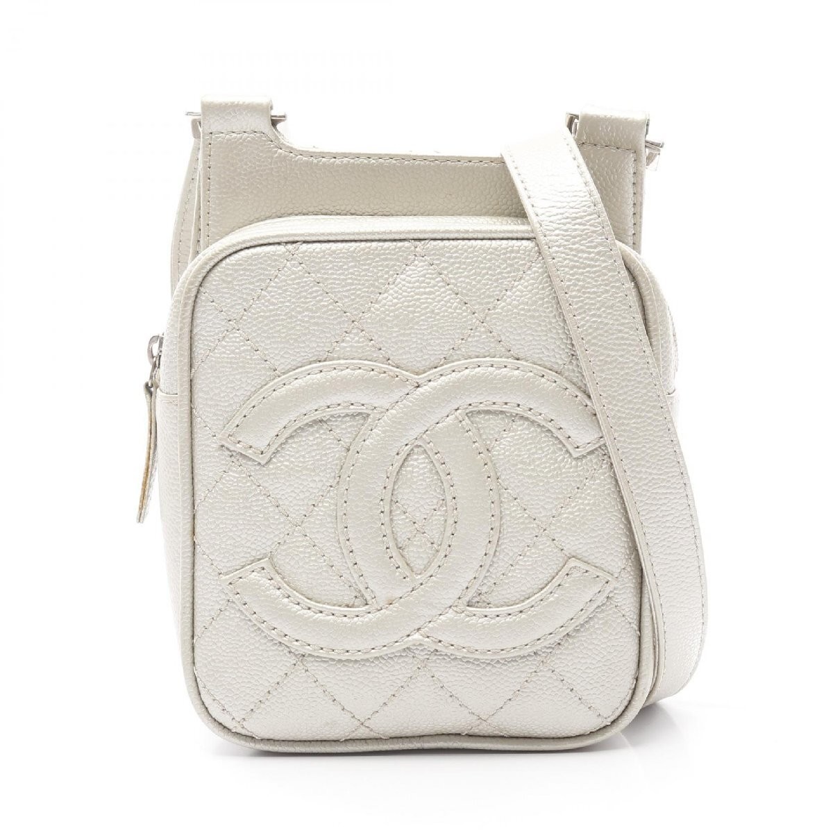 Chanel Matelasse Calfskin Shoulder Bag in Classic Quilted Design 395714