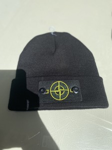 stone island beanie with badge