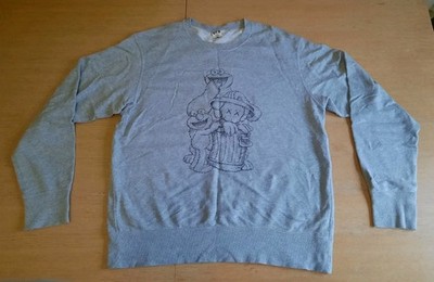 KAWS x Uniqlo Sesamstraße - grau - Pullover Sweatshirt mit Rundhalsausschnitt - UK Größe Medium