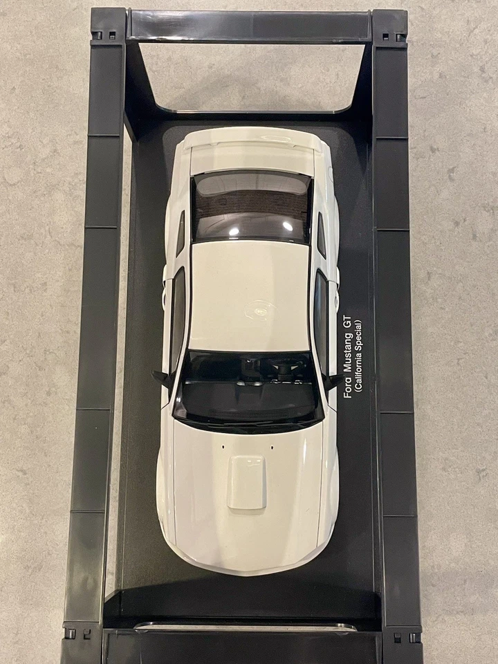 RARE AUTOart 1:18 Ford Mustang GT Coupe '07 California Special White 73111 LtdEd - Image 4 of 4