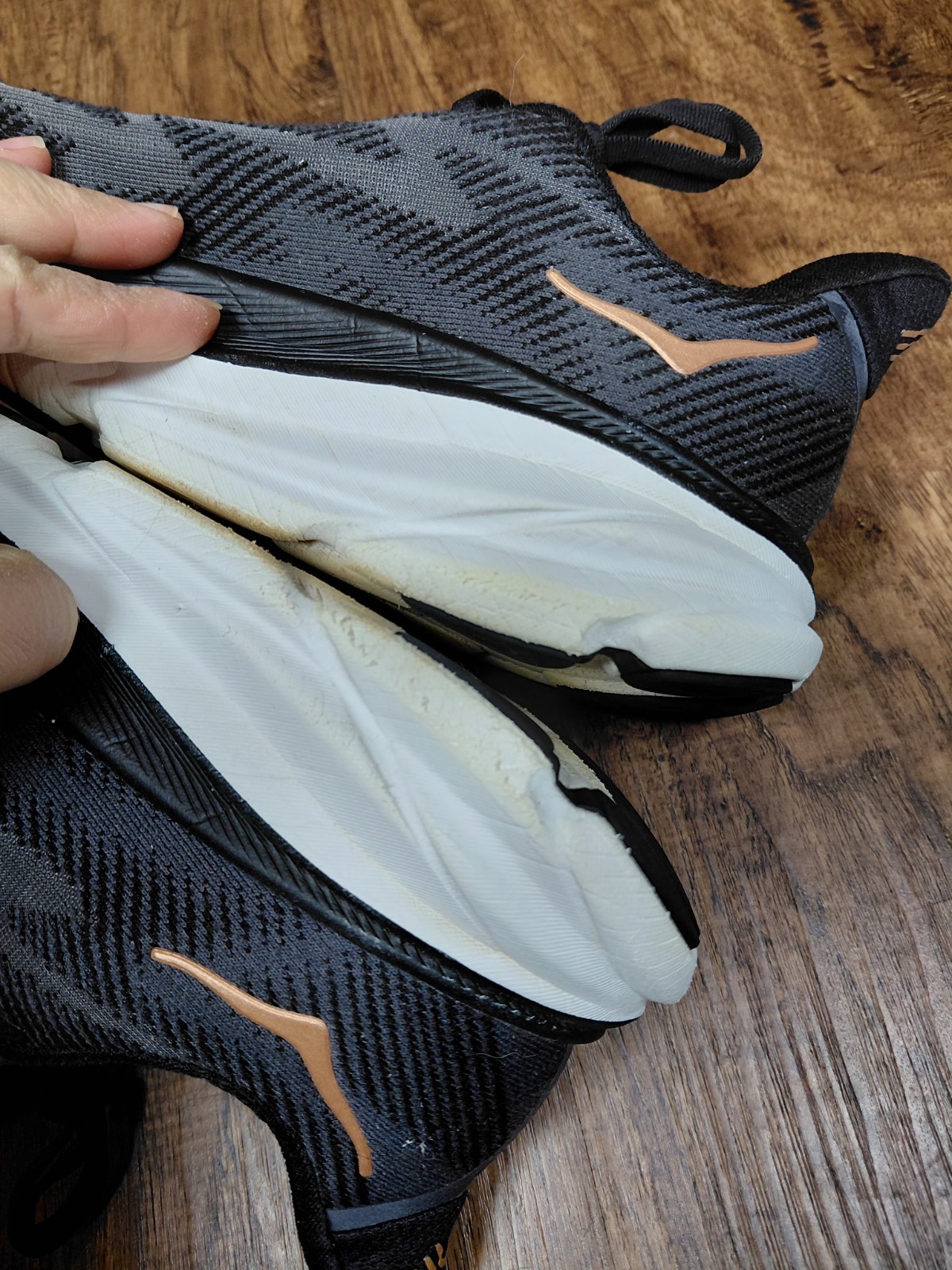 Hoka One One HOKA Clifton 9 Black Rose Gold Women Size 9B  thumbnail 9