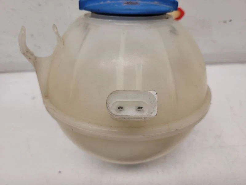 Volkswagen Jetta (VIN K) 2005-10 depósito de refrigerante  Foto 2 de 4