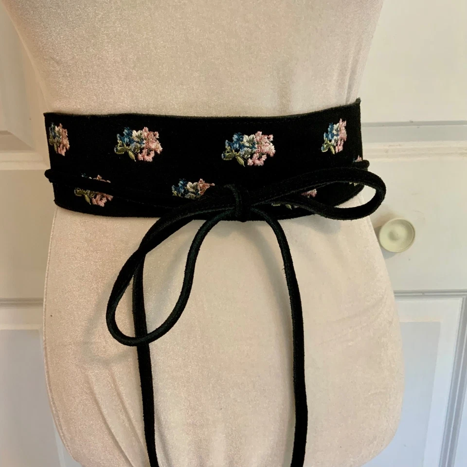 Cinturón de corbata Obi bordado floral de gamuza negra de White House Black Market XS/S Nuevo Foto 2 de 4