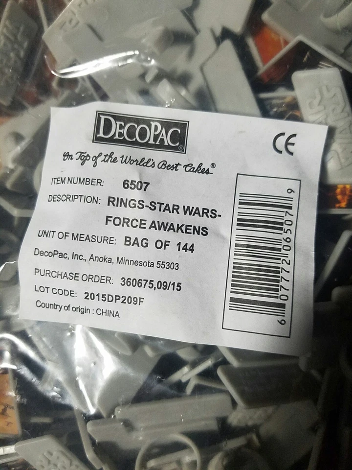 Nuevo Star Wars El Despertar de la Fuerza Cupcake Topper Anillos 144ct Fiesta de Cumpleaños Foto 4 de 4