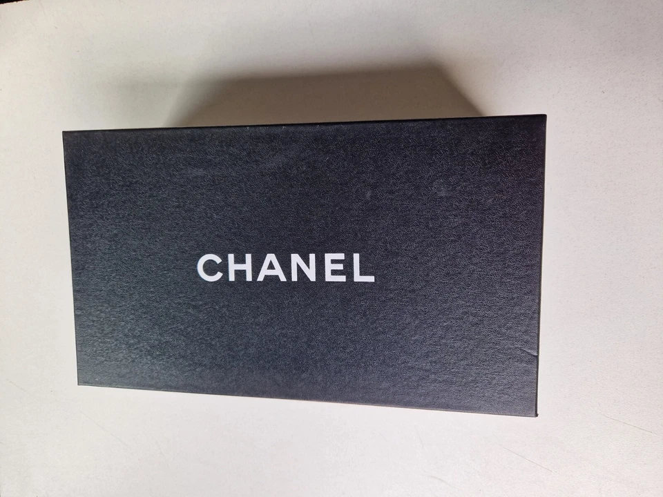 Escarpins CHANEL Logo CC T.39,5 Talon 8 cm CHANEL SHOES T.39,5 Cuir Noir - Photo 2/4