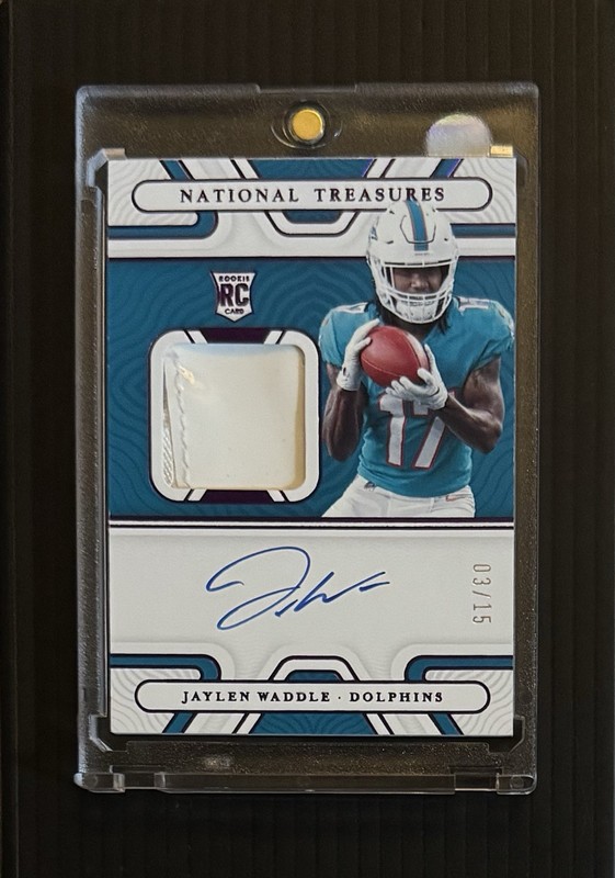 2021 National Treasures Jaylen Waddle Purple Rookie Glove Patch Auto /15