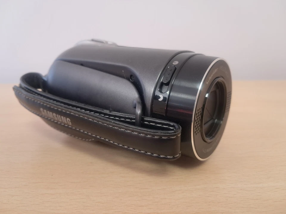 [MINT] BOXED Samsung FlashCam SMX-F30BP Mini Camcorder + 32GB SD Card - TESTED - Image 4 of 4