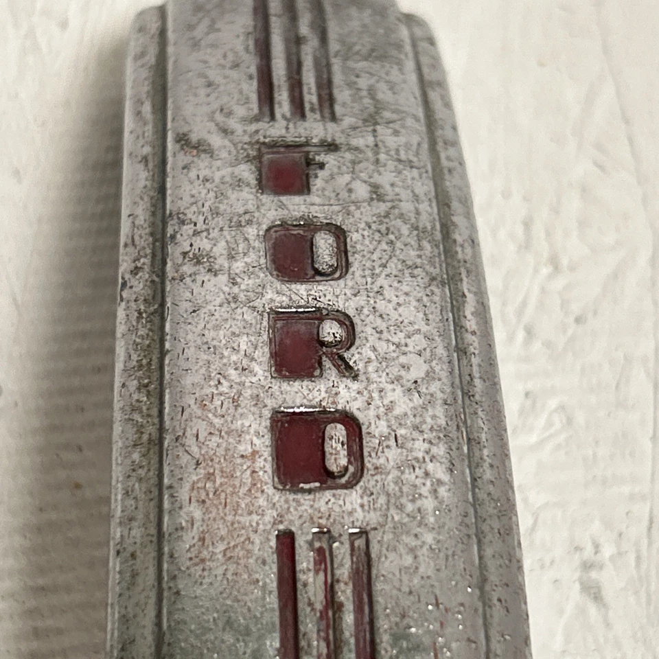 Ford 1941 tablero central cromado logotipo de moldura 11A-7004402B Super Deluxe Foto 4 de 4