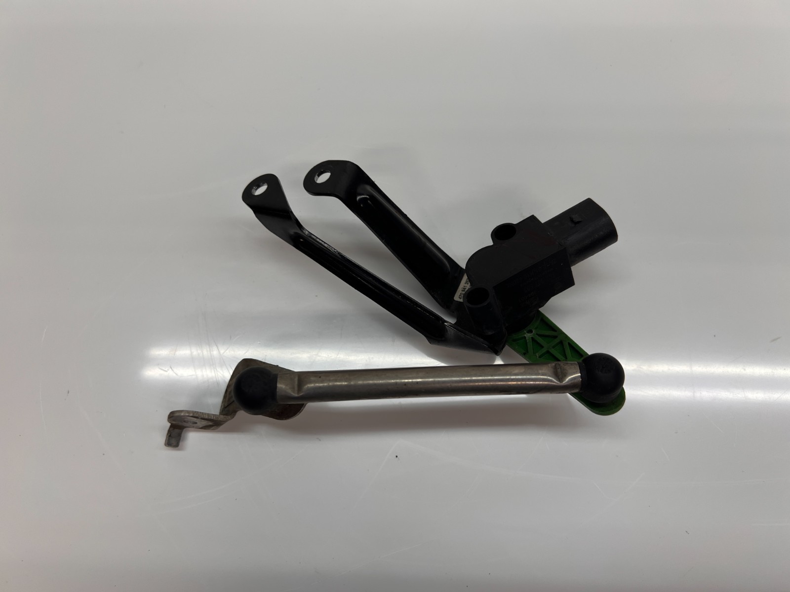LAMBORGHINI AVENTADOR LEVEL RIDE SENSOR + REAR LEFT BRACKET OEM 470941307