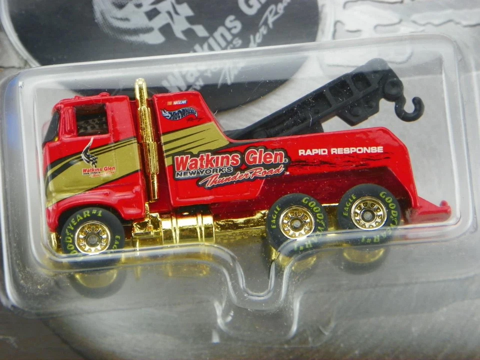 Hot Wheels Racing 2001 Treasure Hunt Real Riders Watkins Glen Wrecker Tow Truck - Image 2 of 4