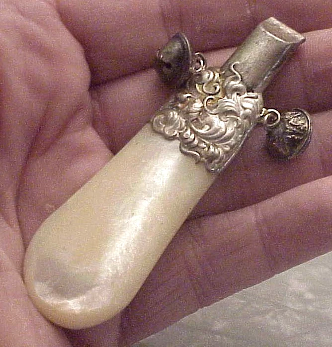 Antiguo sonajero de bebé Art Nouveau, silbato esterlina, mango de dentición para fregona Foto 2 de 4