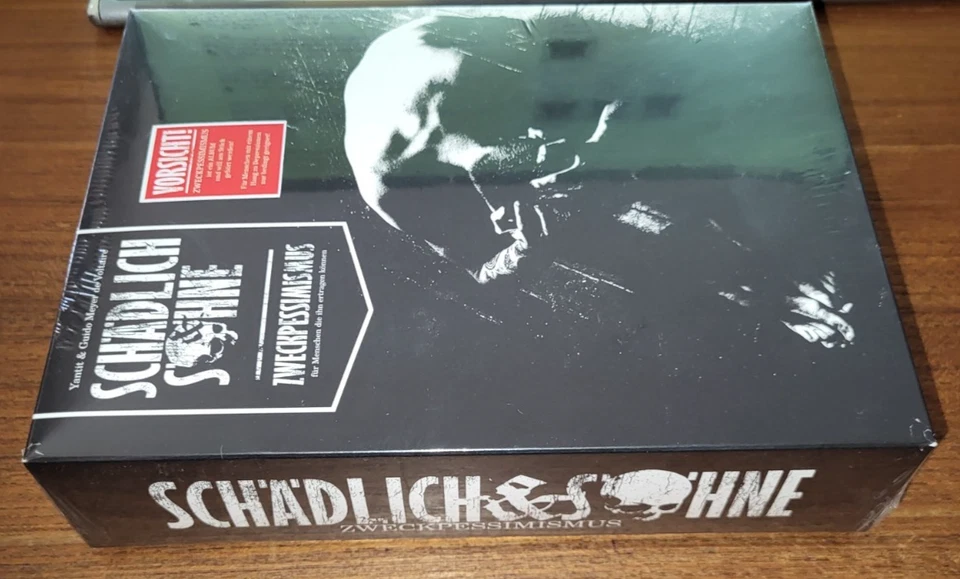 SCHAEDLICH & SÖHNE - Zweckoptimismus... - Ltd. Boxset (2025; Massacre; Eisregen) - Bild 2 von 4