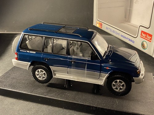 Sunstar Mitsubishi Montero V6 3500 - Blue - 1/18 Diecast - Picture 6 of 6