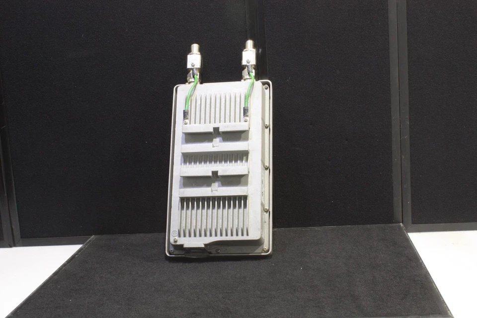 D-LINK DWL-2700AP 1-Port 10/100 Base Wireless Router sku 220392 - Image 2 of 4