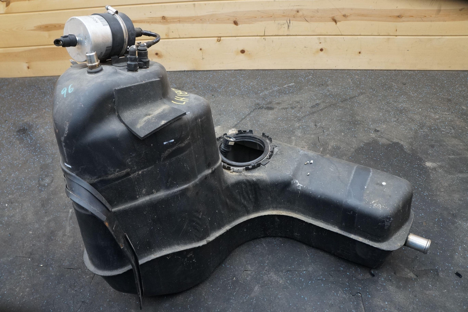 Left Gasoline Gas Fuel Tank 420201021 OEM Audi R8 Coupe 2010-15