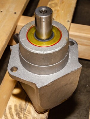19330 - 90°-1:1, CW Input/CCW Ouput Gearbox(Peerless Gear