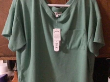 ONE BLOUSE BELK Olive and Oak Size (medium)w/ front pocket
