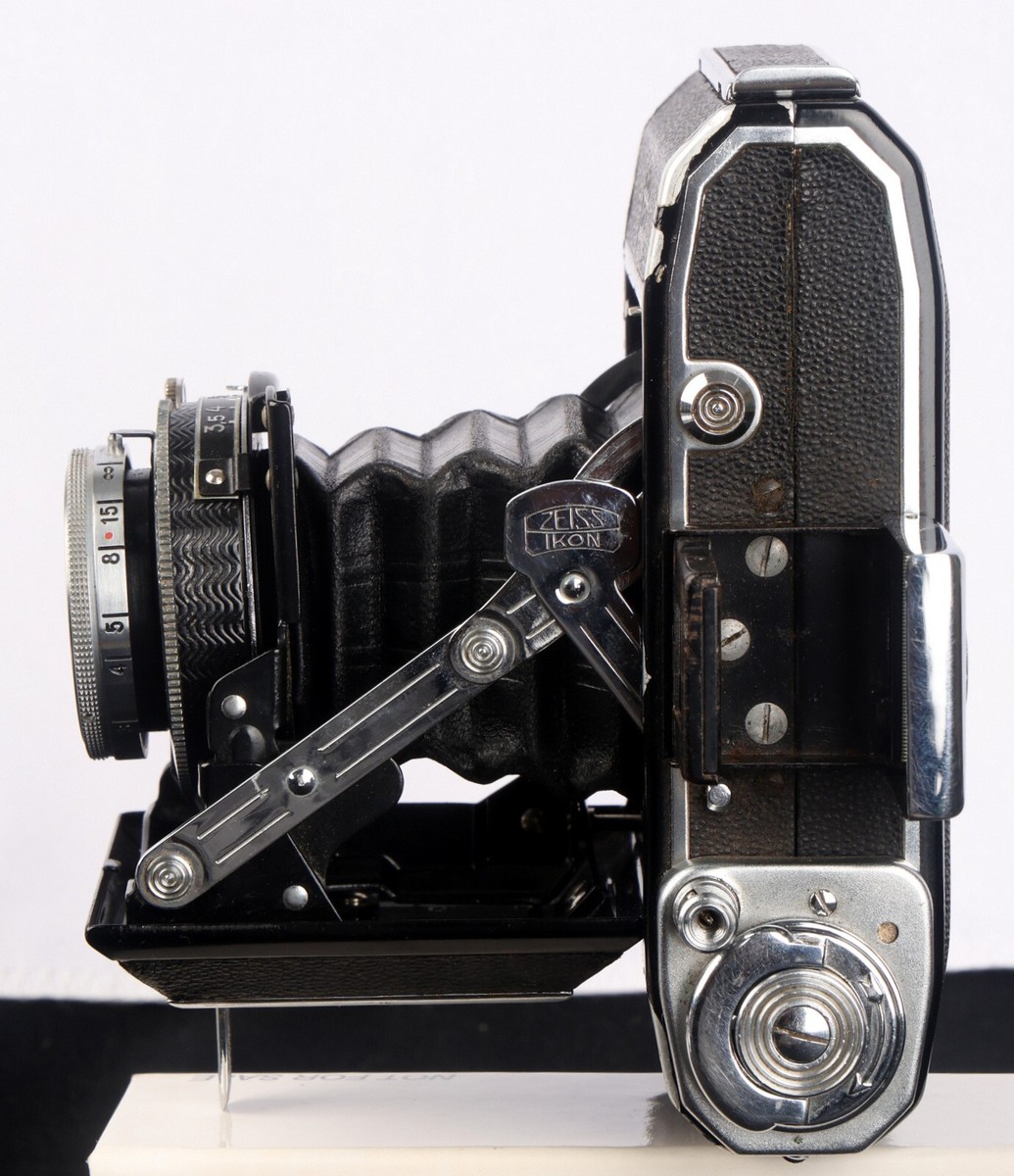 Zeiss Ikon Ikonta 521 Folding 6x4.5 Camera c/w Novar