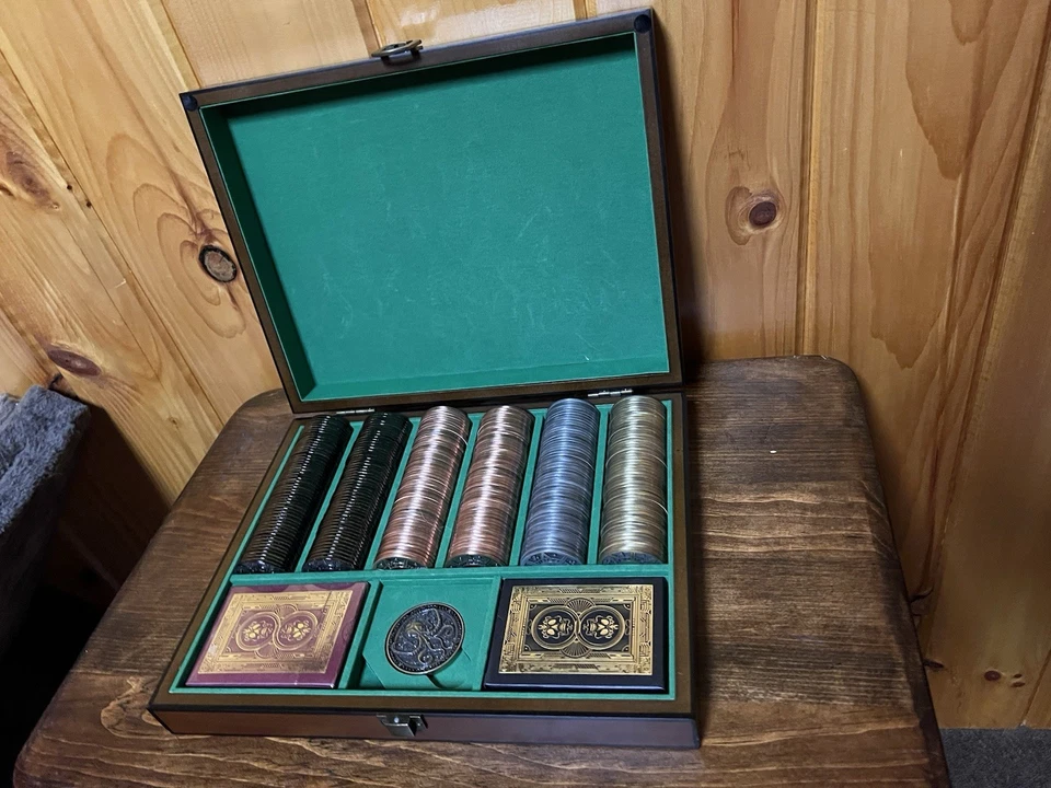 PIRATEGOLD Pirate Themed Metal Poker Chip Set 300pc for Texas Hold’Em - Image 2 of 4