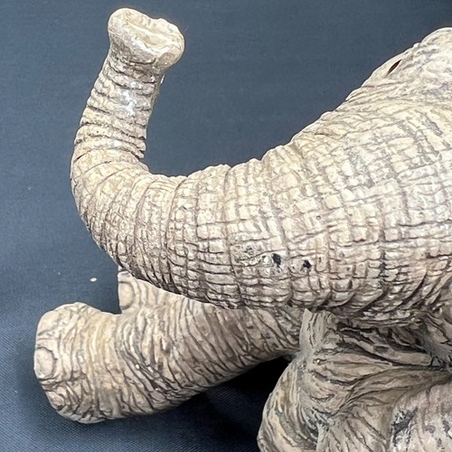 Estatuilla de elefante de colección - La manada "Diapositiva" de Marty Escultura 4,5" de alto - Imagen 8 de 18