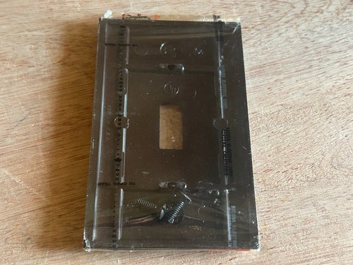 Sierra Single Toggle Switch Cover Wall Plate Lot 14 Brown Ribbed Vtg Plastic USA - Picture 21 of 24