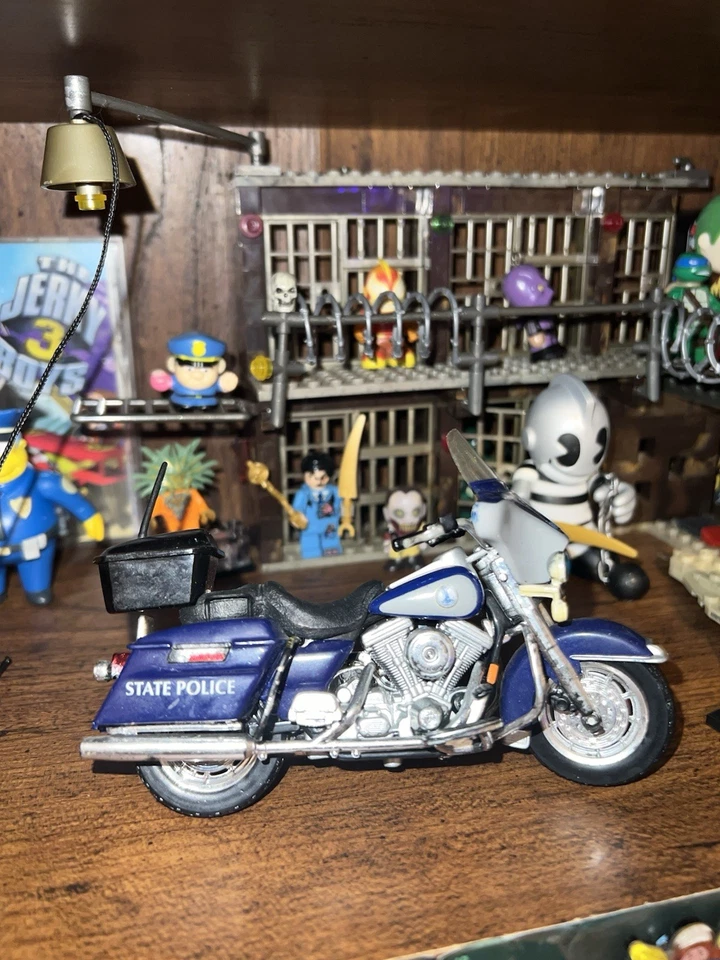 Lote de 4 motocicletas diferentes da delegacia de polícia Maisto - Imagem 3 de 4