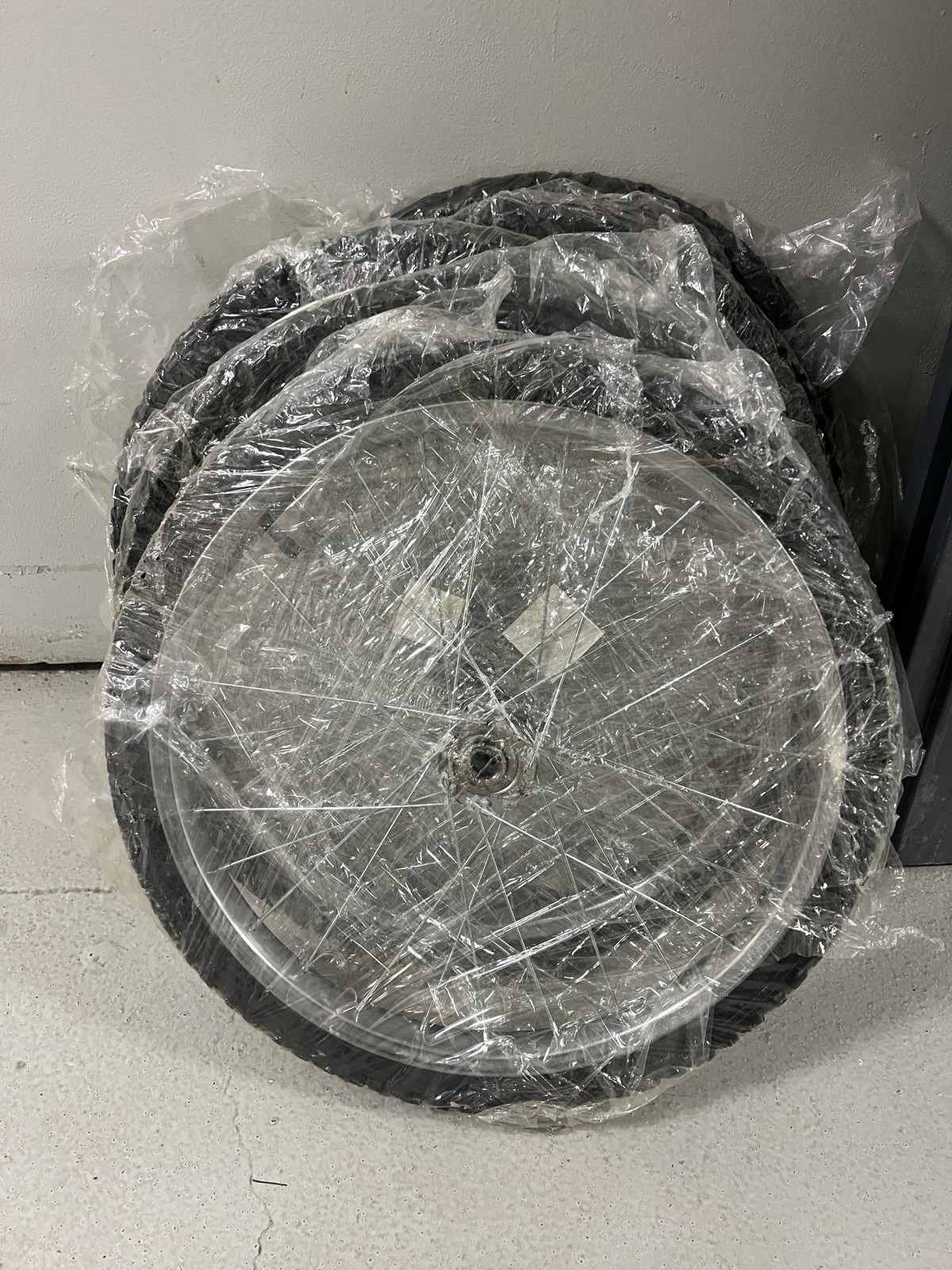 Grizzly Industrial 20" Spoked Wheel With Tire