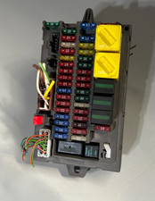 2003-2004 Land Rover Discovery 2 Interior Cabin Fuse Relay Box Panel YQE000251