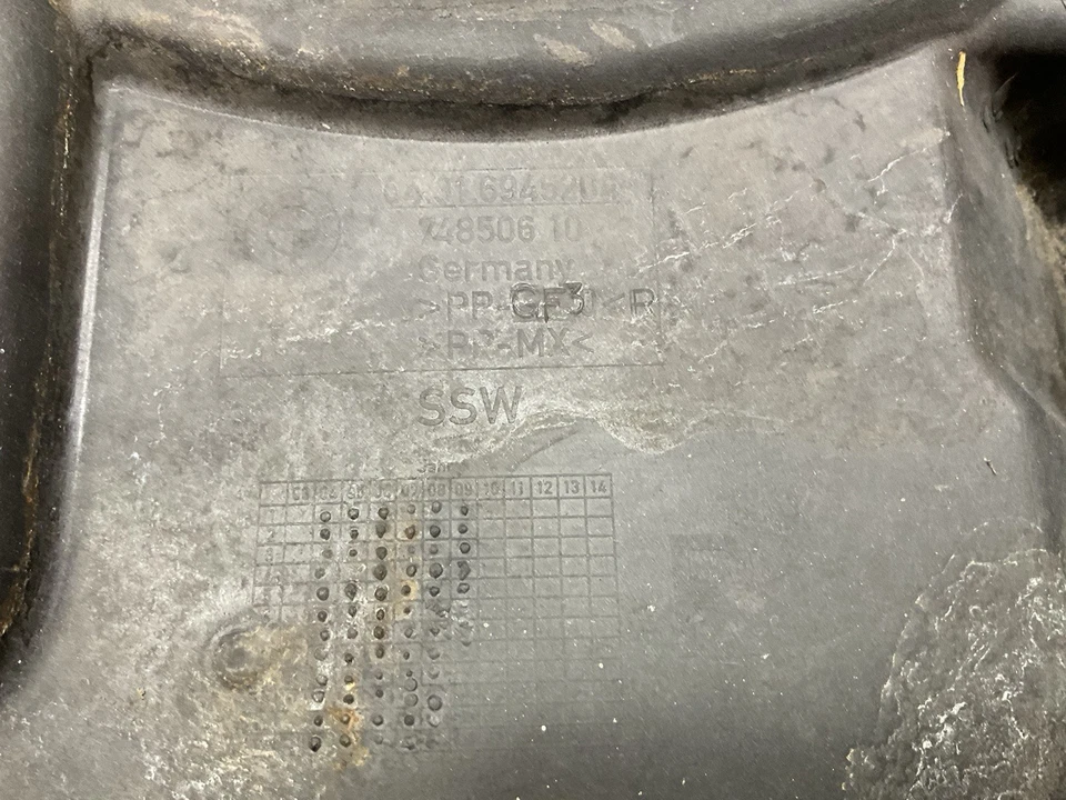 BMW 528i 2004-2010 cabina de pasajeros aire micro filtro compartimento motor cubierta inferior derecha Foto 4 de 4