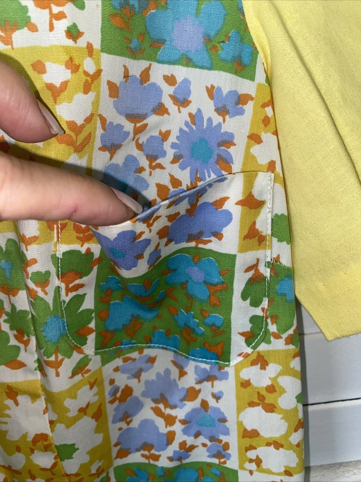 Vintage 50s Handmade Yellow Cotton Cottage Floral House Dress Size Medium - Image 3 of 4