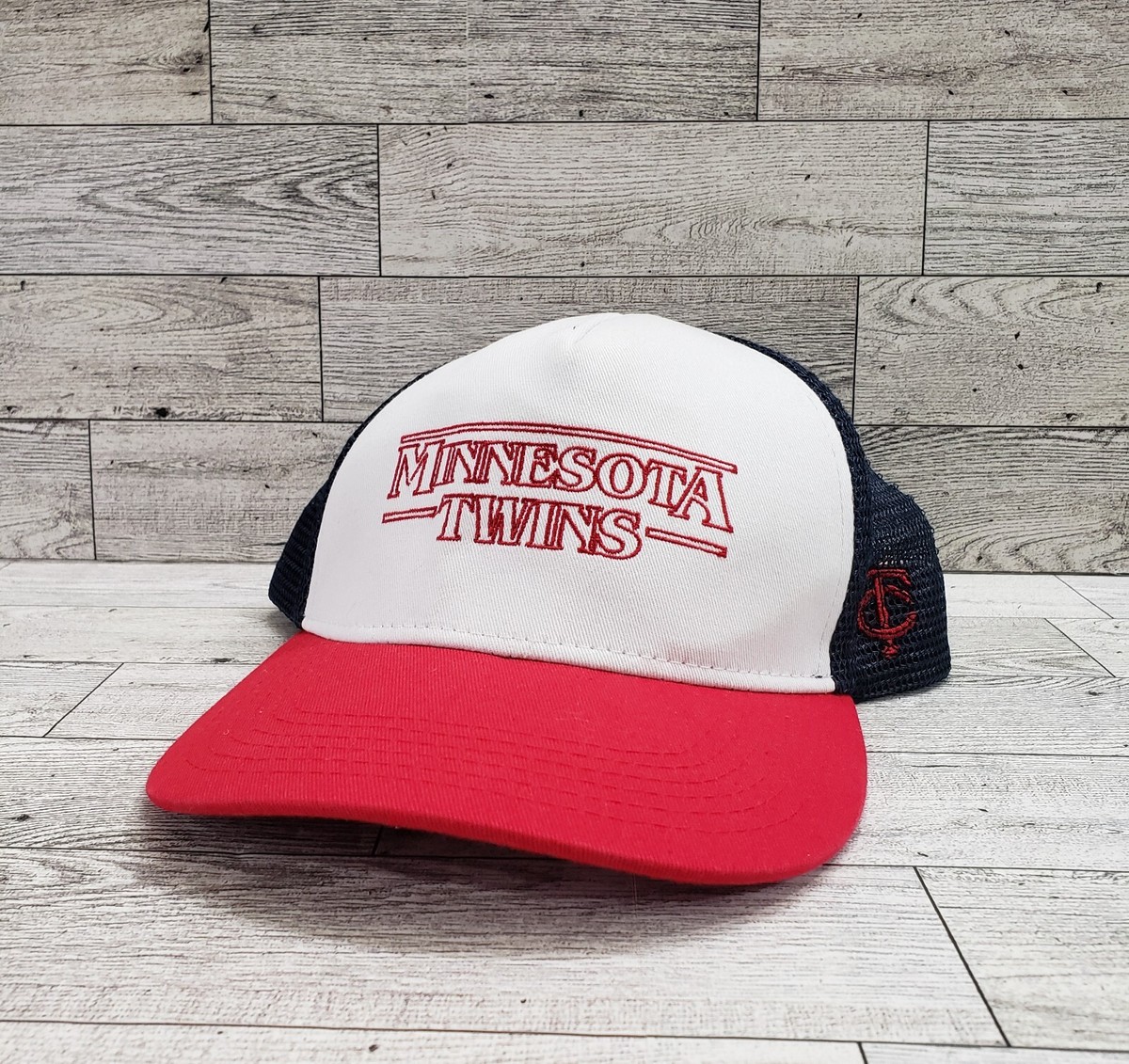激レア MLB Minnesota Twins 三角 ペナント 旗 激レア MLB Minnesota Twins 三角 ペナント 旗 - メルカリ
