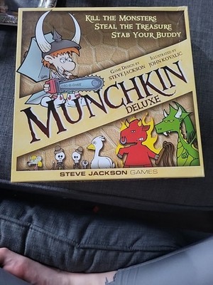 Steve Jackson Games SJG1483 Munchkin Deluxe Board Game