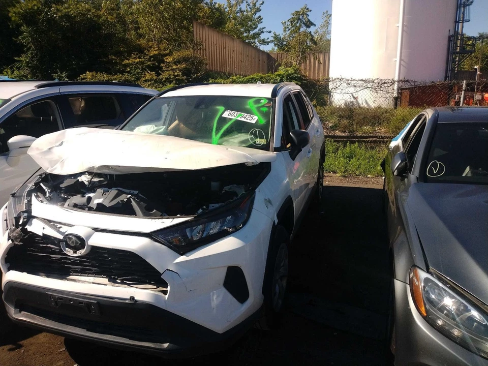 Toyota RAV4 2019 guardabarros delantero derecho blanco 671313 usado 55.000 millas Foto 2 de 4