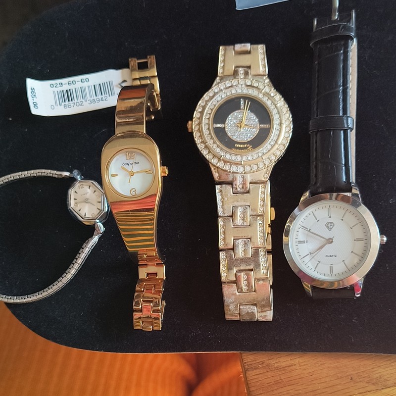 Timex, Daisy Fuentes, Geneva, Wrangler Women's Wristwatch Lot 4pc Multicolor