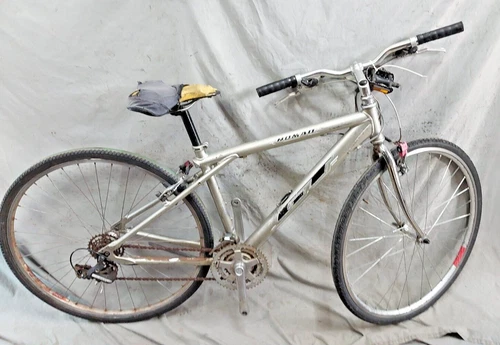2005 GT Nomad City Hybrid Bike 17.5" Medium 700c Rigid Shimano Triple Ships USA!