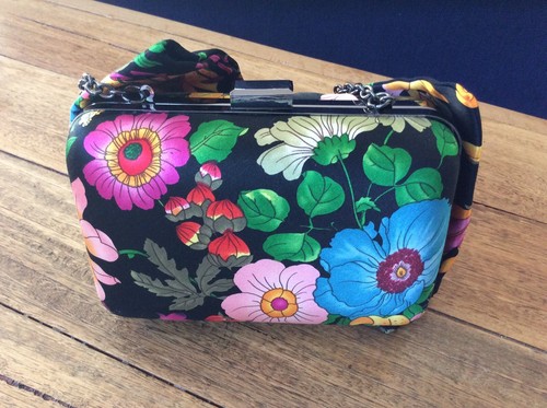 Mary Frances ARIA Handbag Clutch Purse - Silk floral pattern - LIKE NEW - Picture 4 of 10