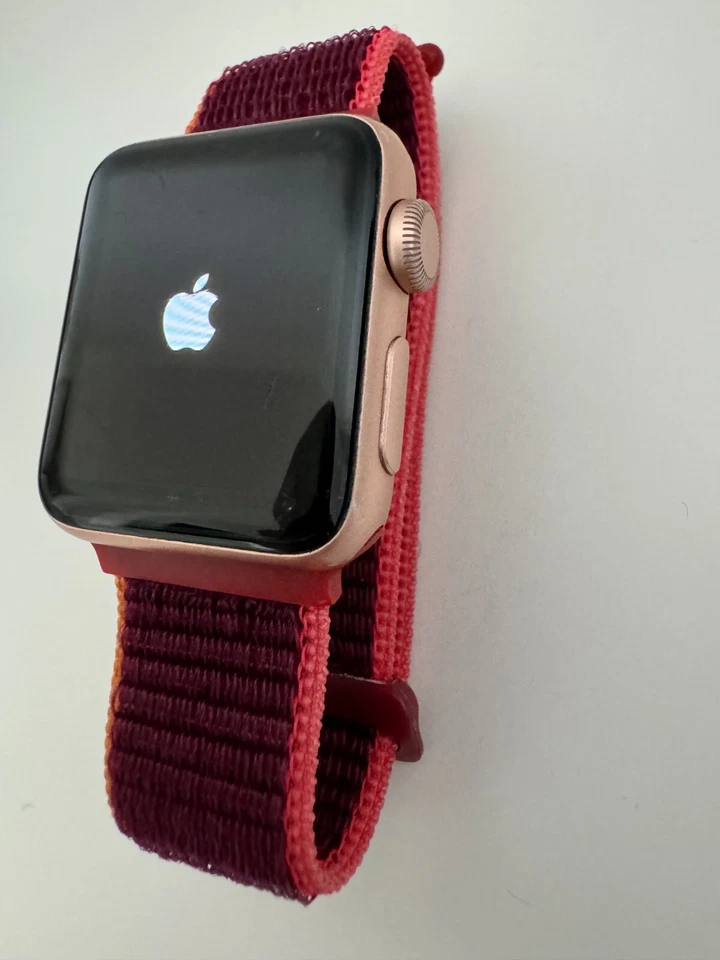 Apple Watch (Series 3) GPS 38 mm - Aluminium Rose - MQKW2ZD/A - Photo 2/4
