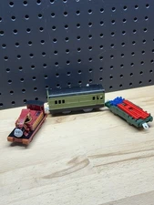 HIT TOY SET Trackmaster Thomas & Friends Harvey W/ Coach Motorized Train Flatbed