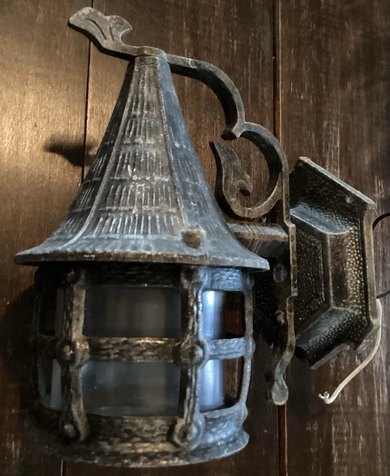 Luminária de varanda vintage Tudor - Abajur de chapéu de bruxas góticas - Arandela para artes e artesanato - Imagem 4 de 4